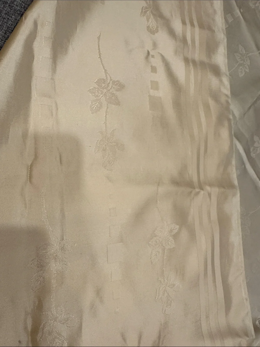 Elegant light peach Floral vintage tablecloth. 69x54